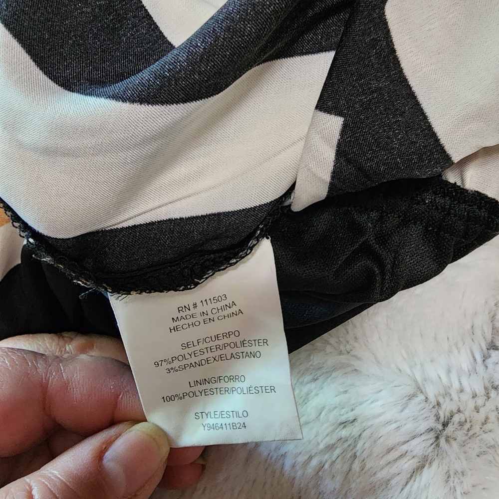 Luxeology Geometric Black and Gold Wide Leg Jumpsuit - Size XL Petite Length - Picture 16 of 16